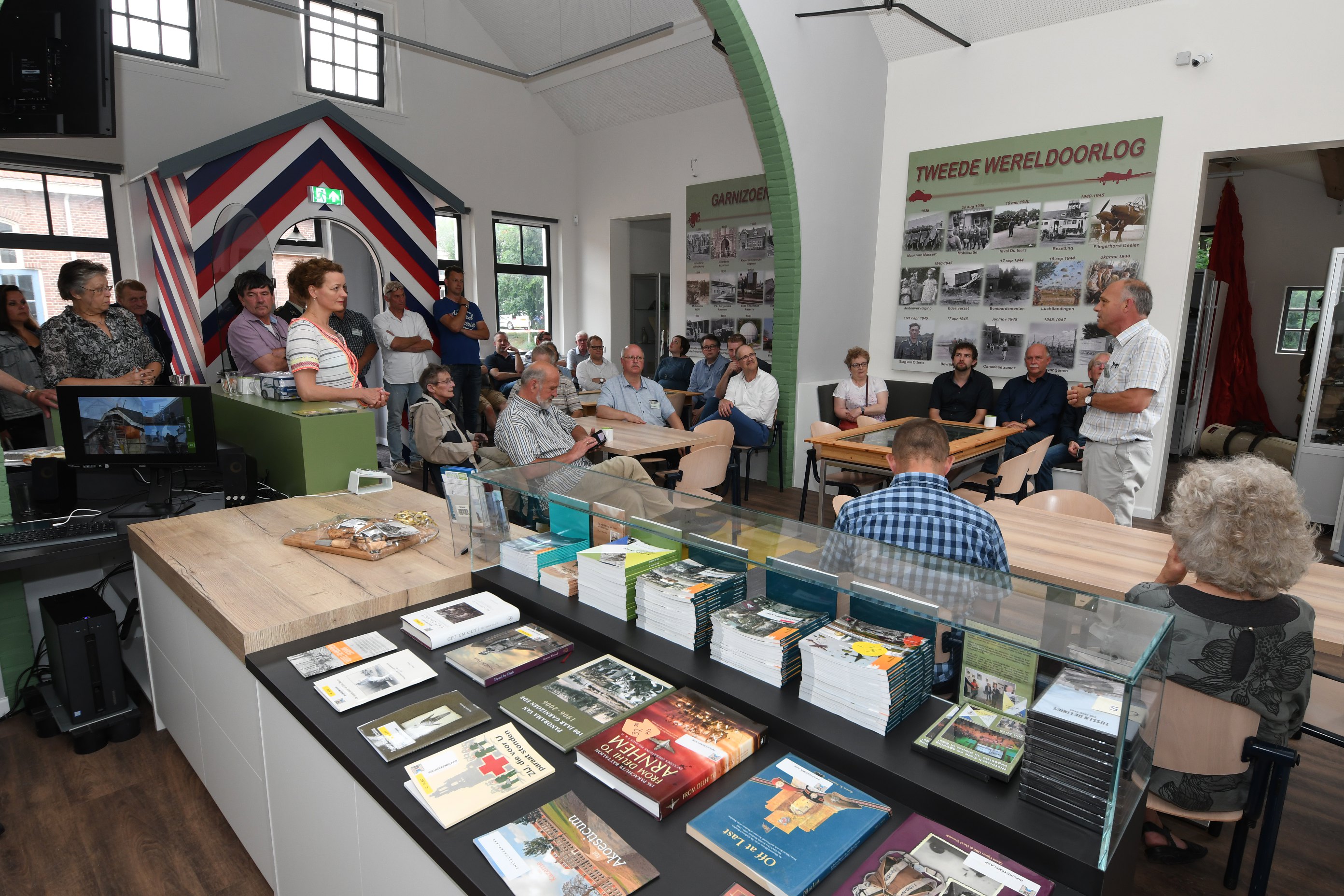 Feestelijke opening nieuwe locatie MHIP. Mondial Waaijenberg Verhuizers verzorgt verhuizing en is sponsor van het MHIP