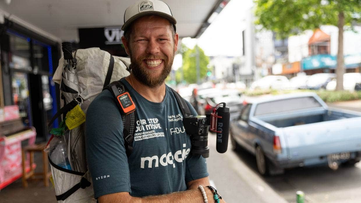 Sponsor I walk around the world - Mondial Waaijenberg Verhuizers